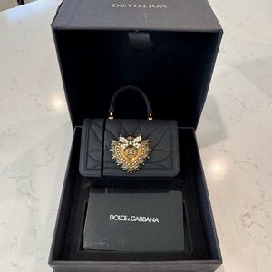NEW: Dolce & Gabbana Black Devotion AirPods Case!